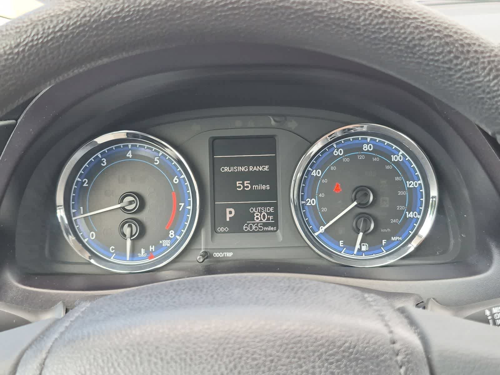 Used 2018 Toyota Corolla LE FWD image 32