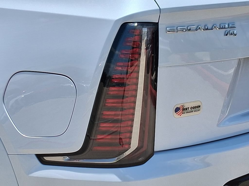 New 2026 Cadillac Escalade IQ Luxury 2 AWD/4WD image 9