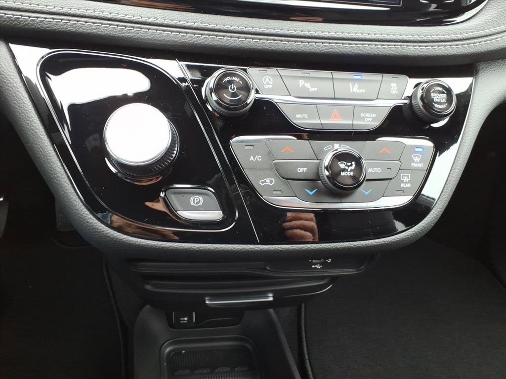 New 2026 Chrysler Pacifica Select image 15