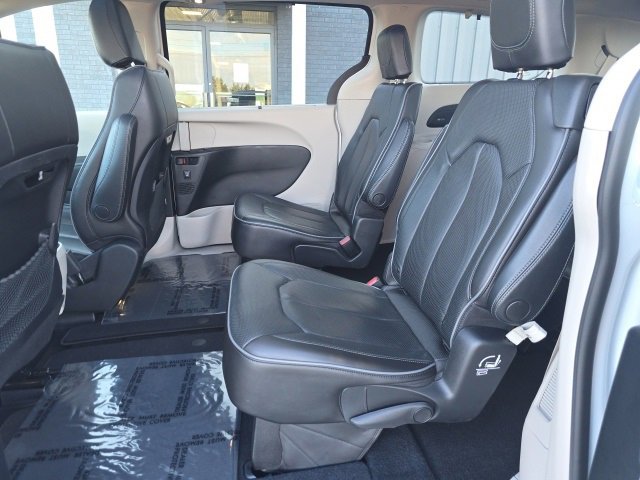 Used 2020 Chrysler Pacifica Limited image 22