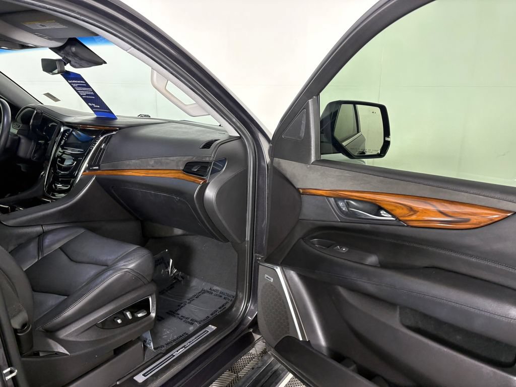 Used 2018 Cadillac Escalade Premium Luxury AWD/4WD image 38