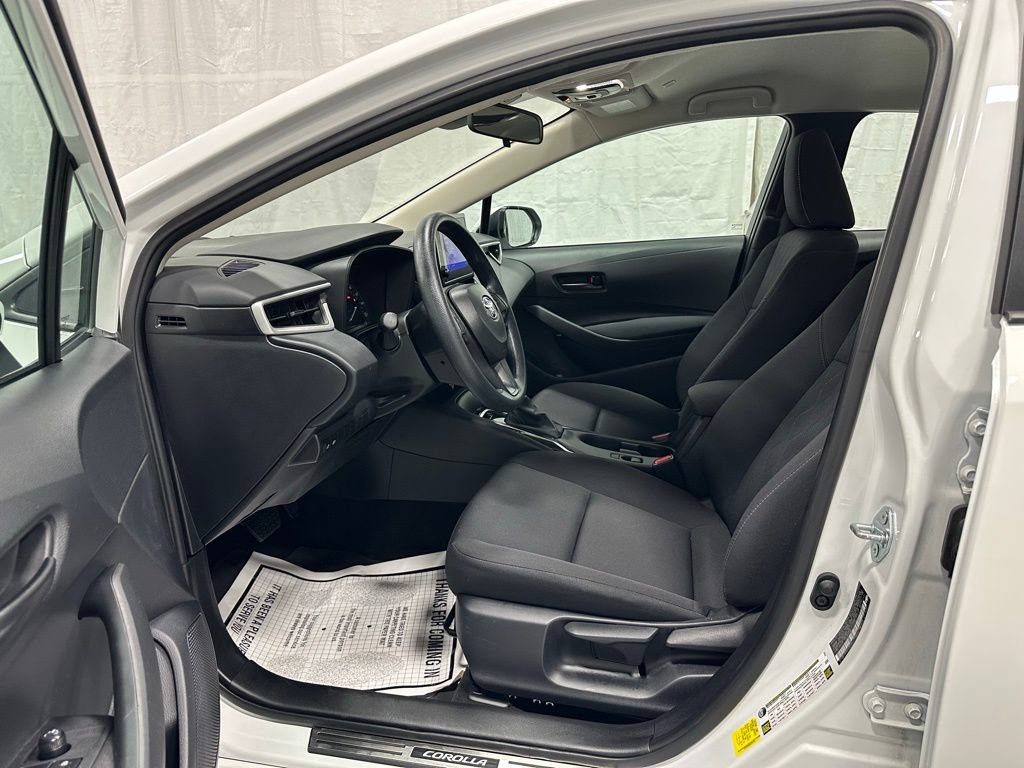 Used 2025 Toyota Corolla LE FWD image 10