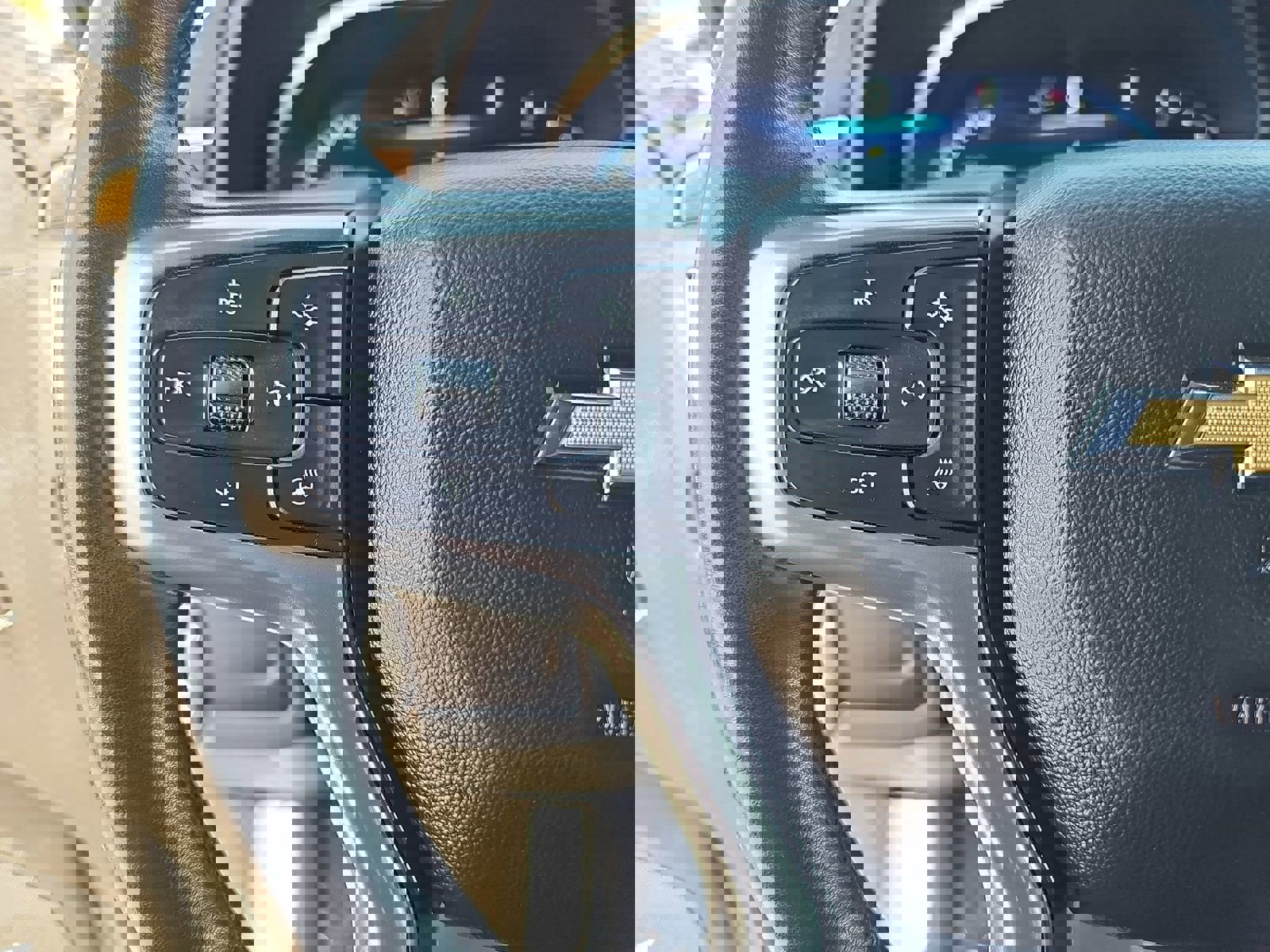 Used 2023 Chevrolet Suburban Premier image 18