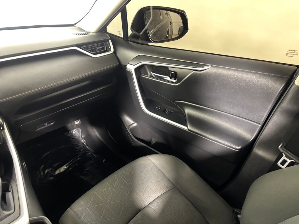 Used 2022 Toyota RAV4 XLE image 29