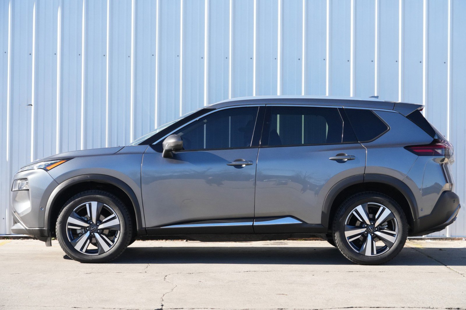 Used 2023 Nissan Rogue SL w/ SL Premium Package FWD image 7