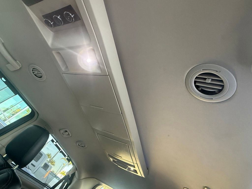 Used 2016 Chrysler Town & Country Touring w/ Driver Convenience Group image 30