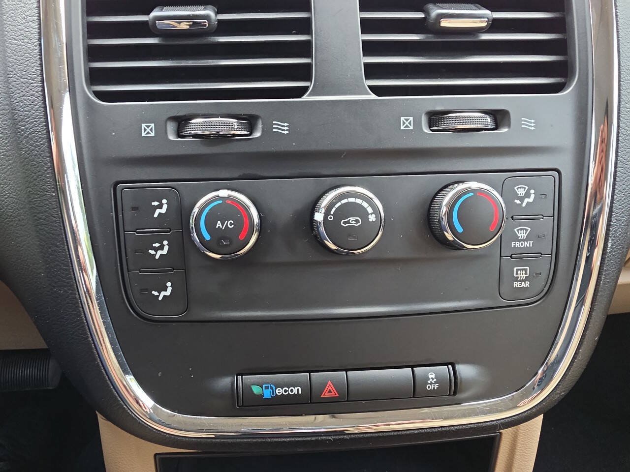 Used 2015 Dodge Grand Caravan American Value Package FWD image 15
