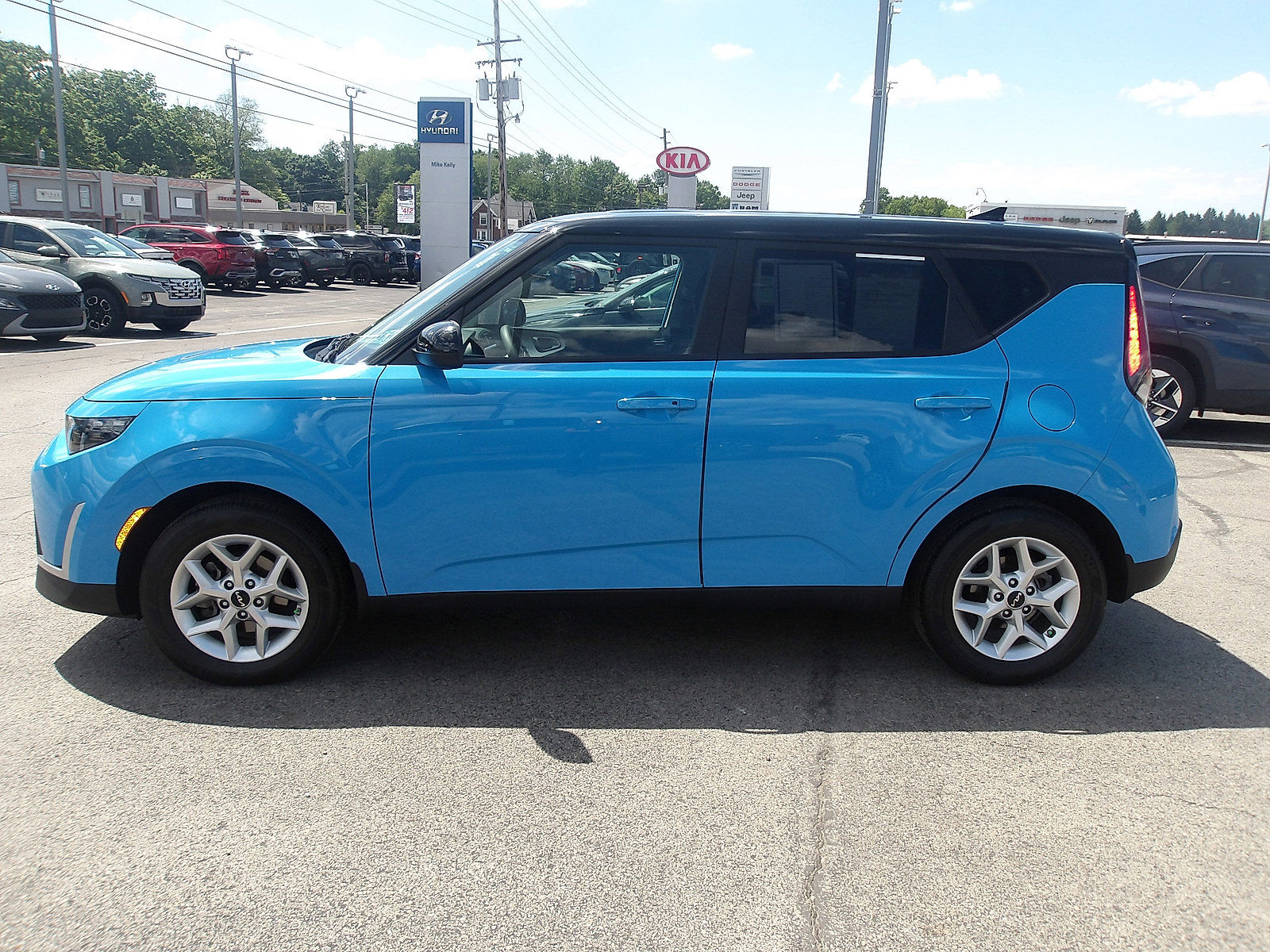 Used 2025 Kia Soul S FWD image 4