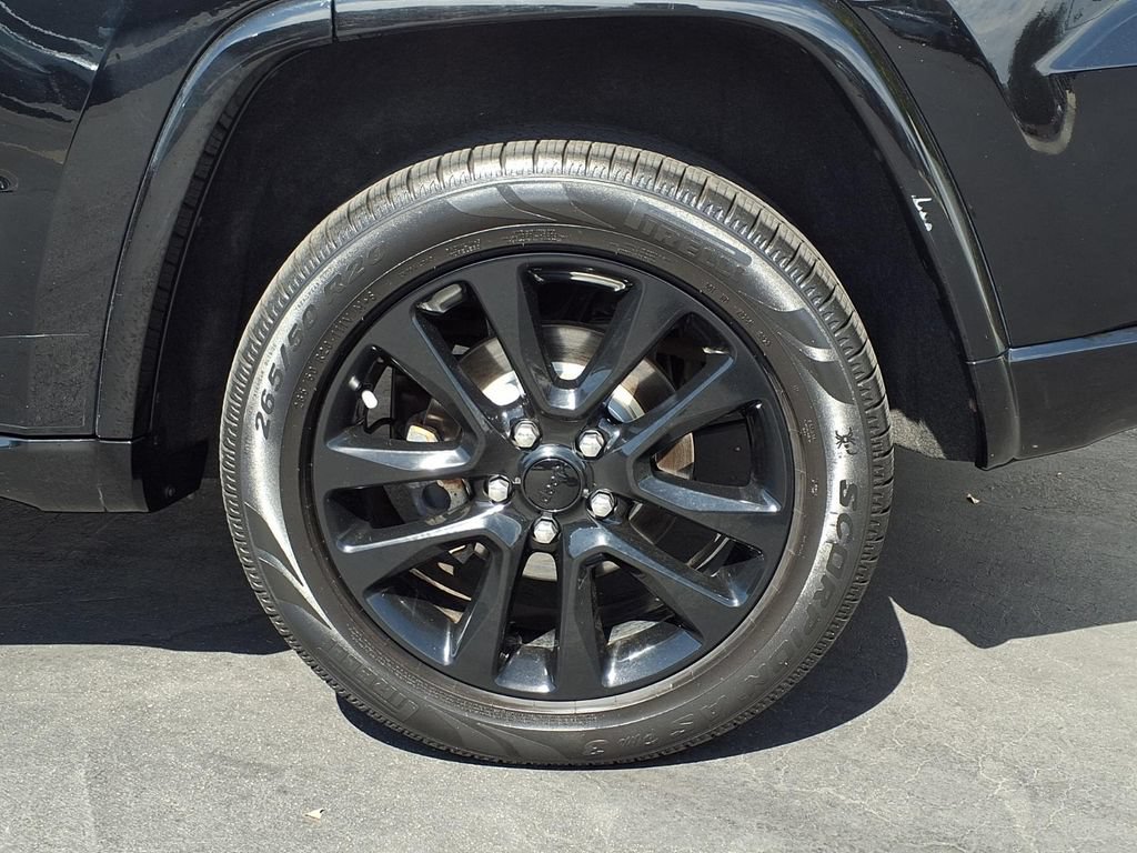 Used 2018 Jeep Grand Cherokee Altitude RWD image 4