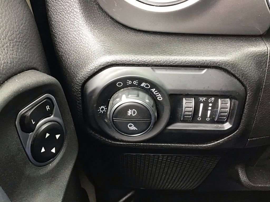 Used 2020 Jeep Gladiator Overland image 17