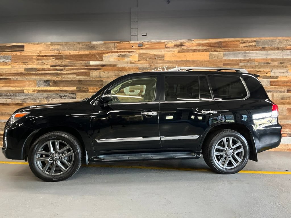Used 2014 Lexus LX 570 4WD w/ Luxury Package image 18