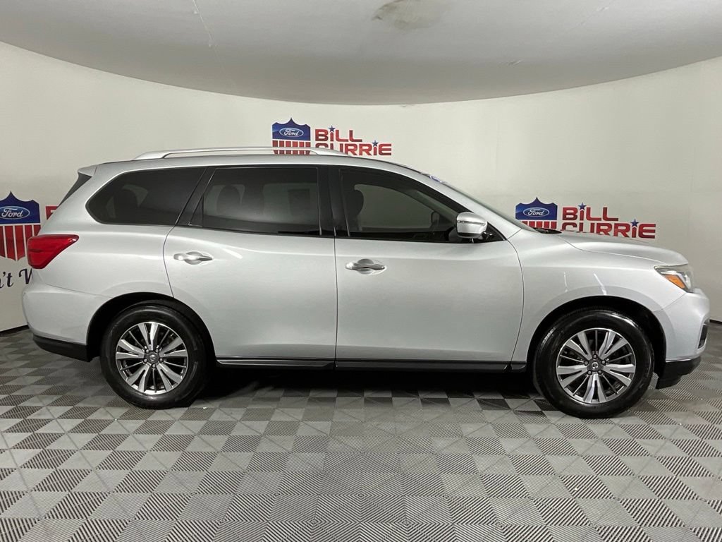 Used 2019 Nissan Pathfinder SV FWD image 2