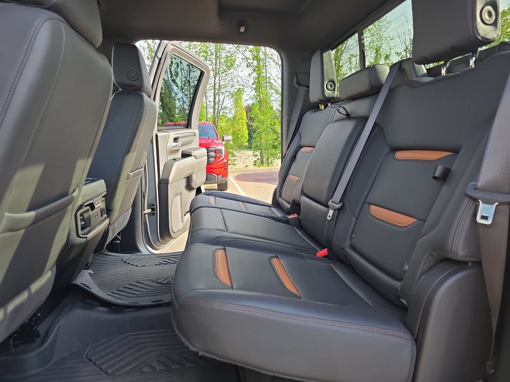 Used 2024 GMC Sierra 2500 AT4 w/ Technology Package AWD/4WD image 14