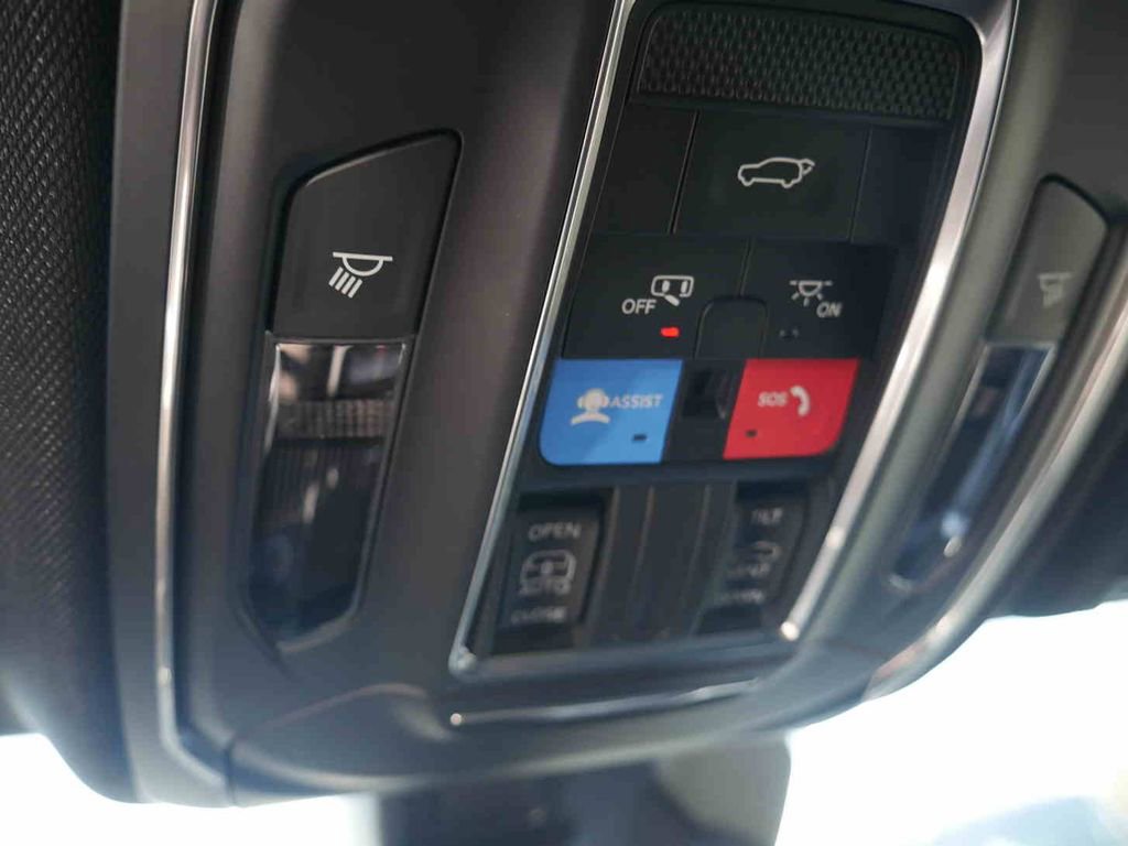 New 2025 Jeep Grand Cherokee Laredo X w/ Luxury Tech Group I image 31