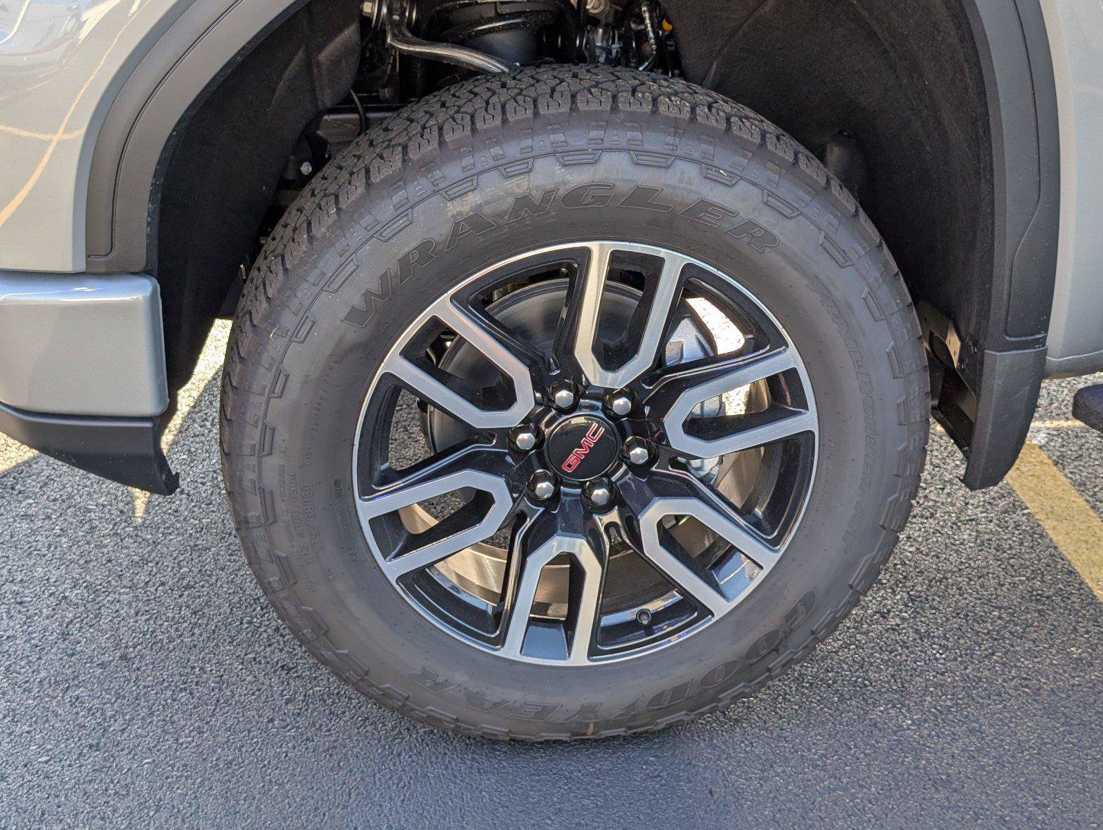 New 2026 GMC Sierra 1500 AT4 w/ AT4 Premium Package AWD/4WD image 11