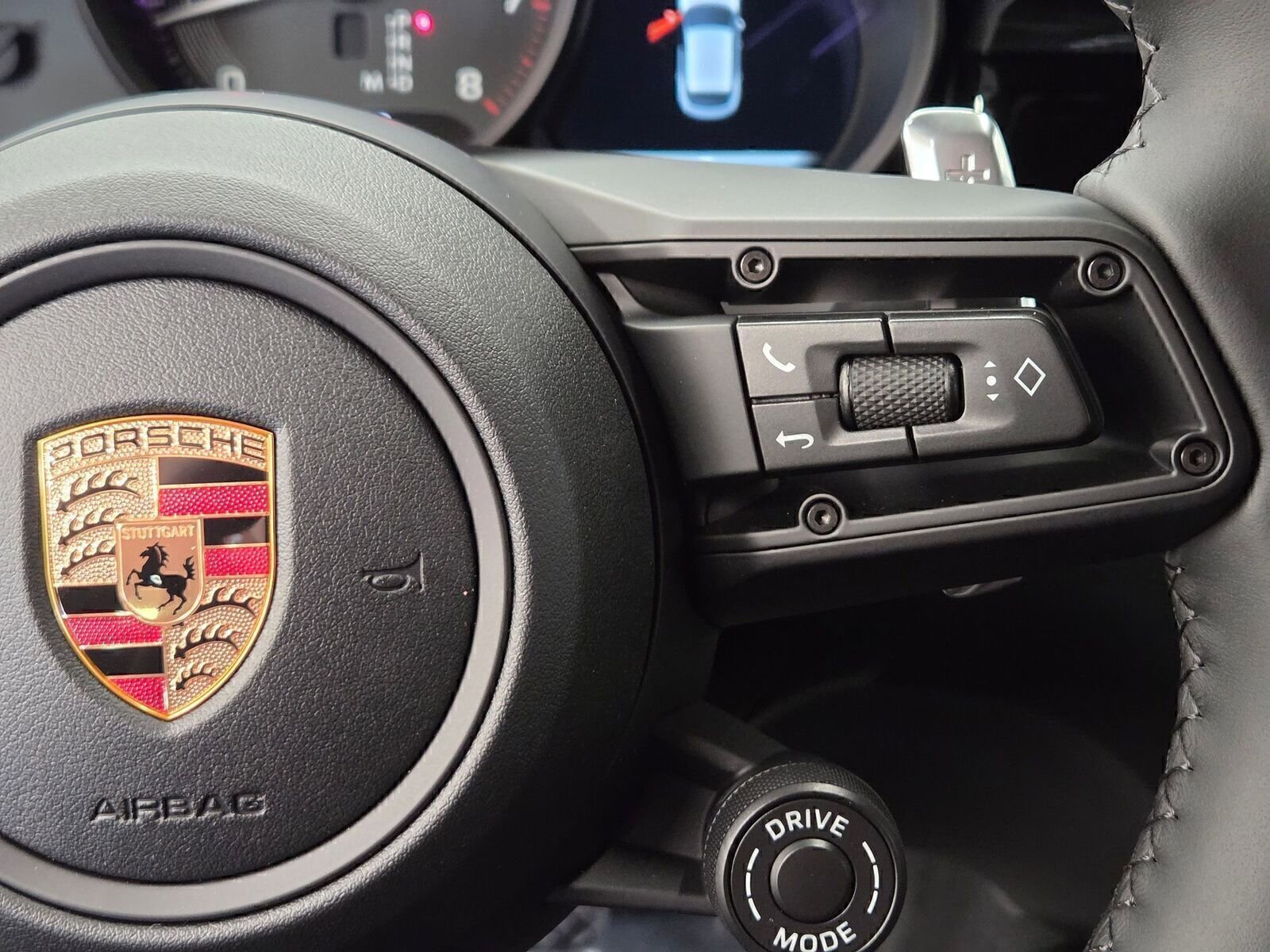 Certified 2026 Porsche Macan Turbo AWD/4WD image 20