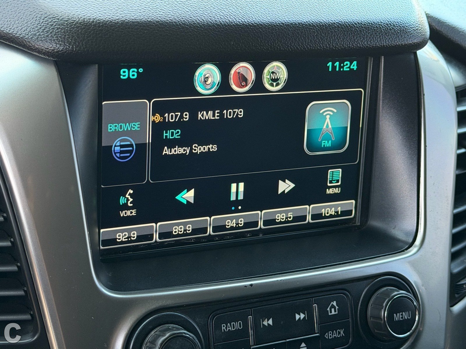 Used 2015 Chevrolet Suburban LT RWD image 28