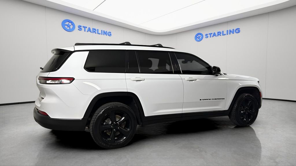 Used 2022 Jeep Grand Cherokee L Limited w/ Black Appearance Package image 10