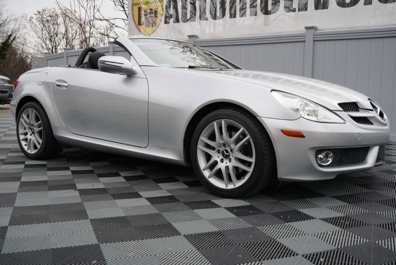 Used 2009 Mercedes-Benz SLK 300 2dr Roadster 3.0L w/ Premium I Pkg image 3