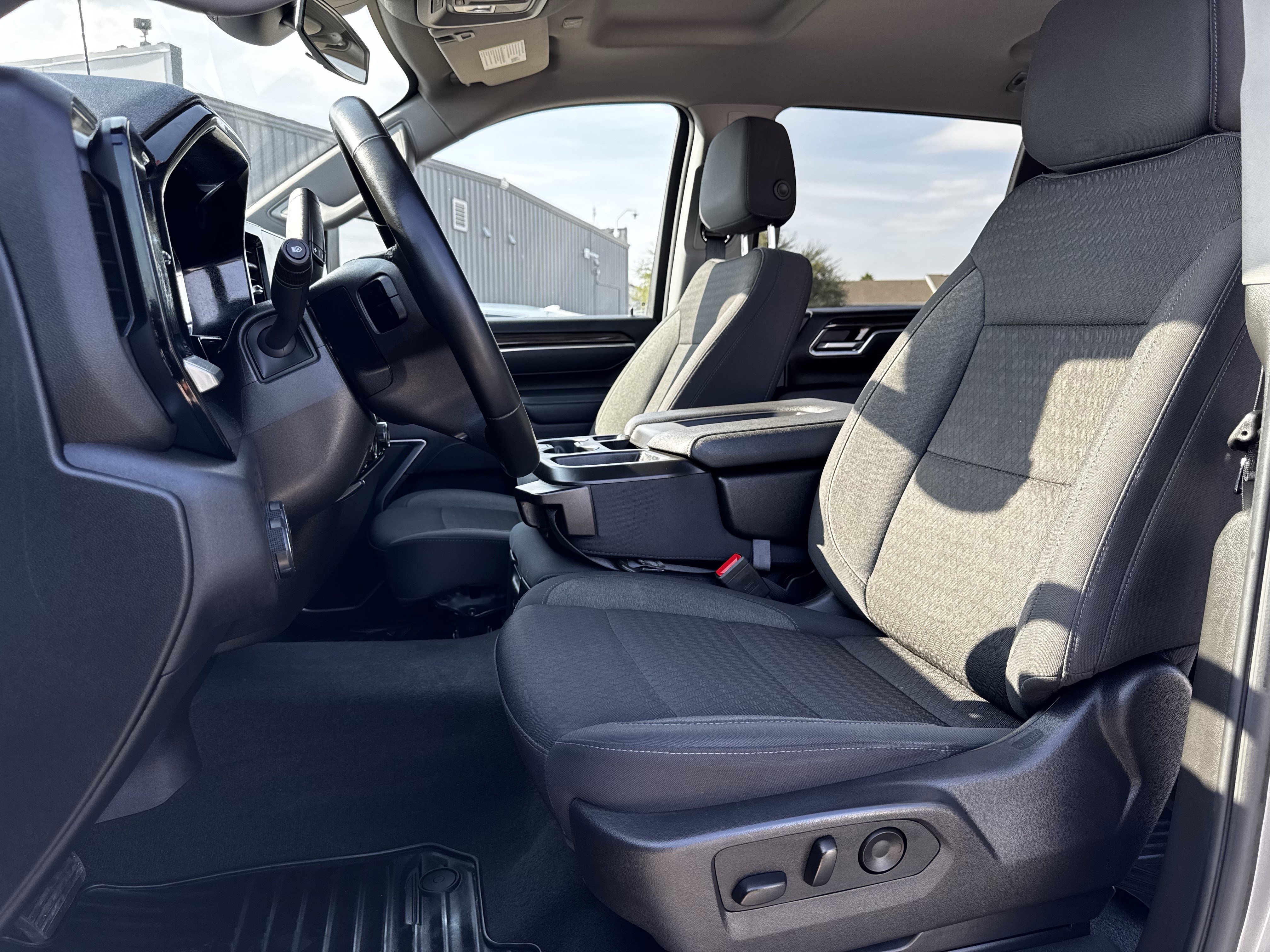 Used 2025 Chevrolet Silverado 2500 LT w/ Convenience Package image 28