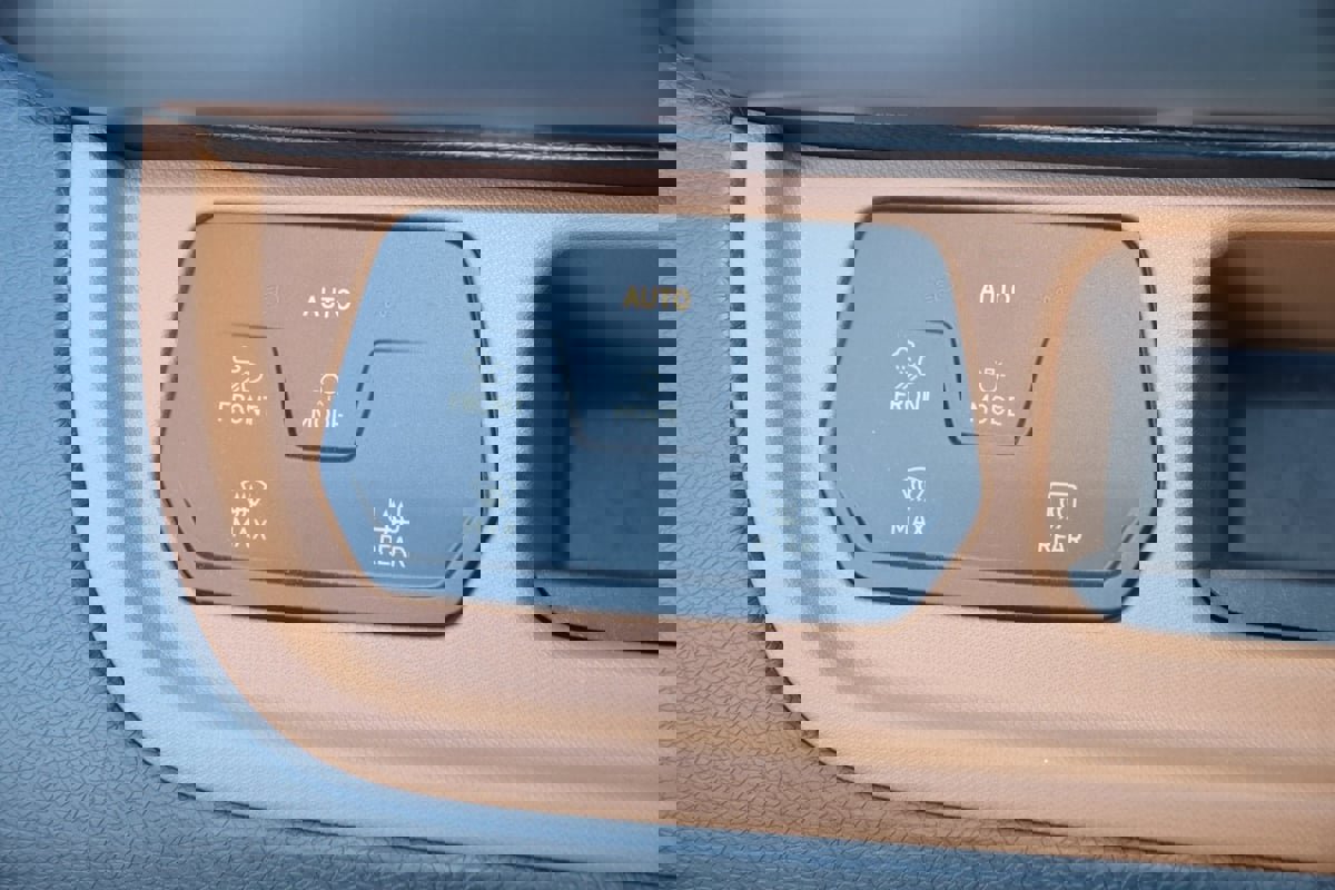 Used 2025 Volkswagen ID. Buzz Pro S image 40