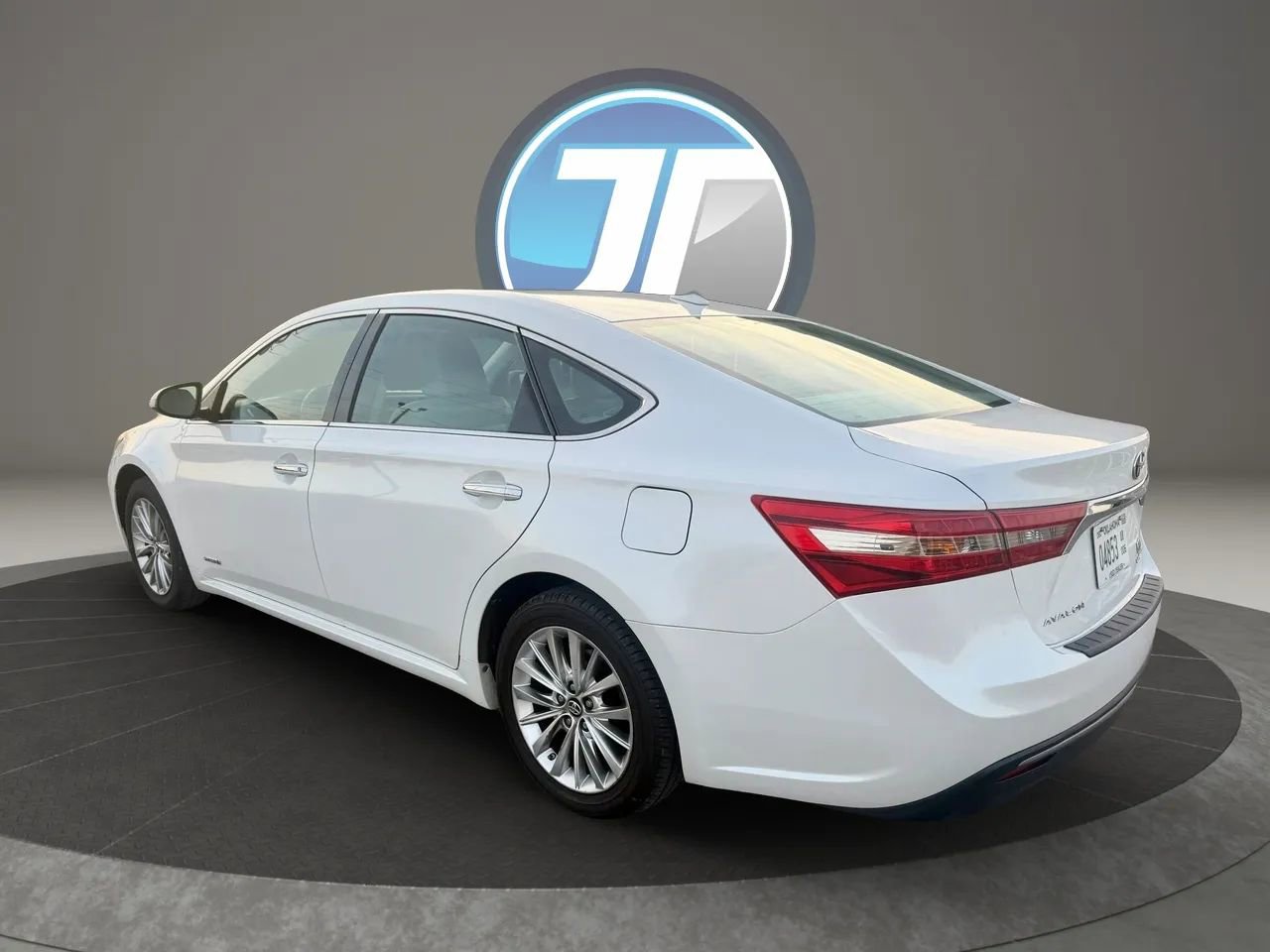 Used 2018 Toyota Avalon Limited FWD image 5