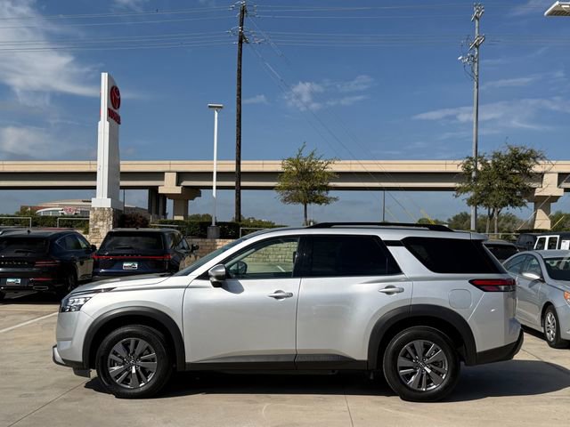 Used 2025 Nissan Pathfinder SV image 7