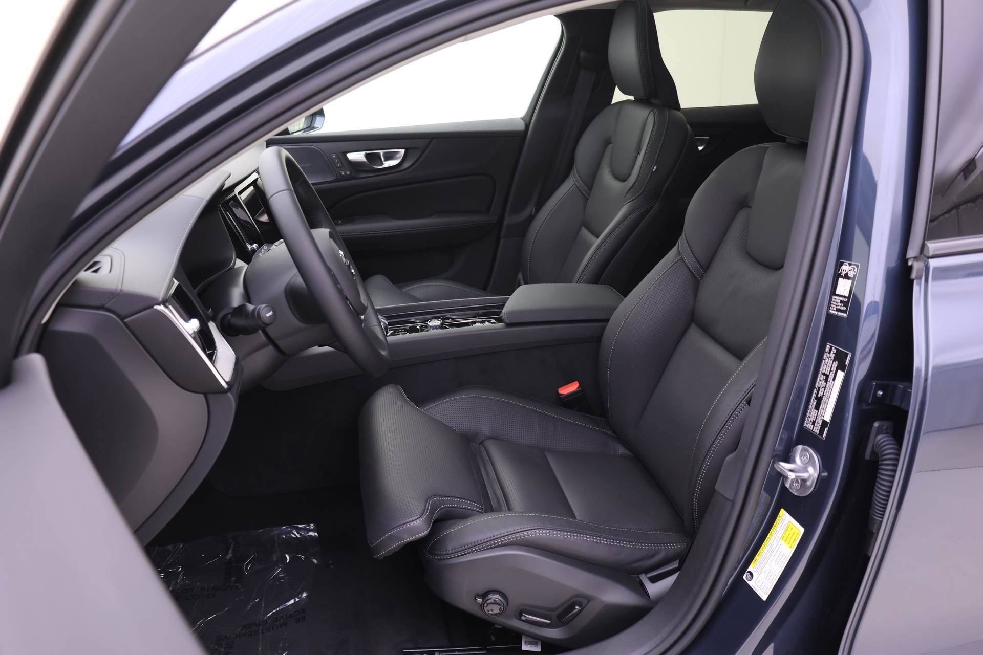 Used 2026 Volvo V60 B5 Cross Country Ultra w/ Protection Package Premier image 4