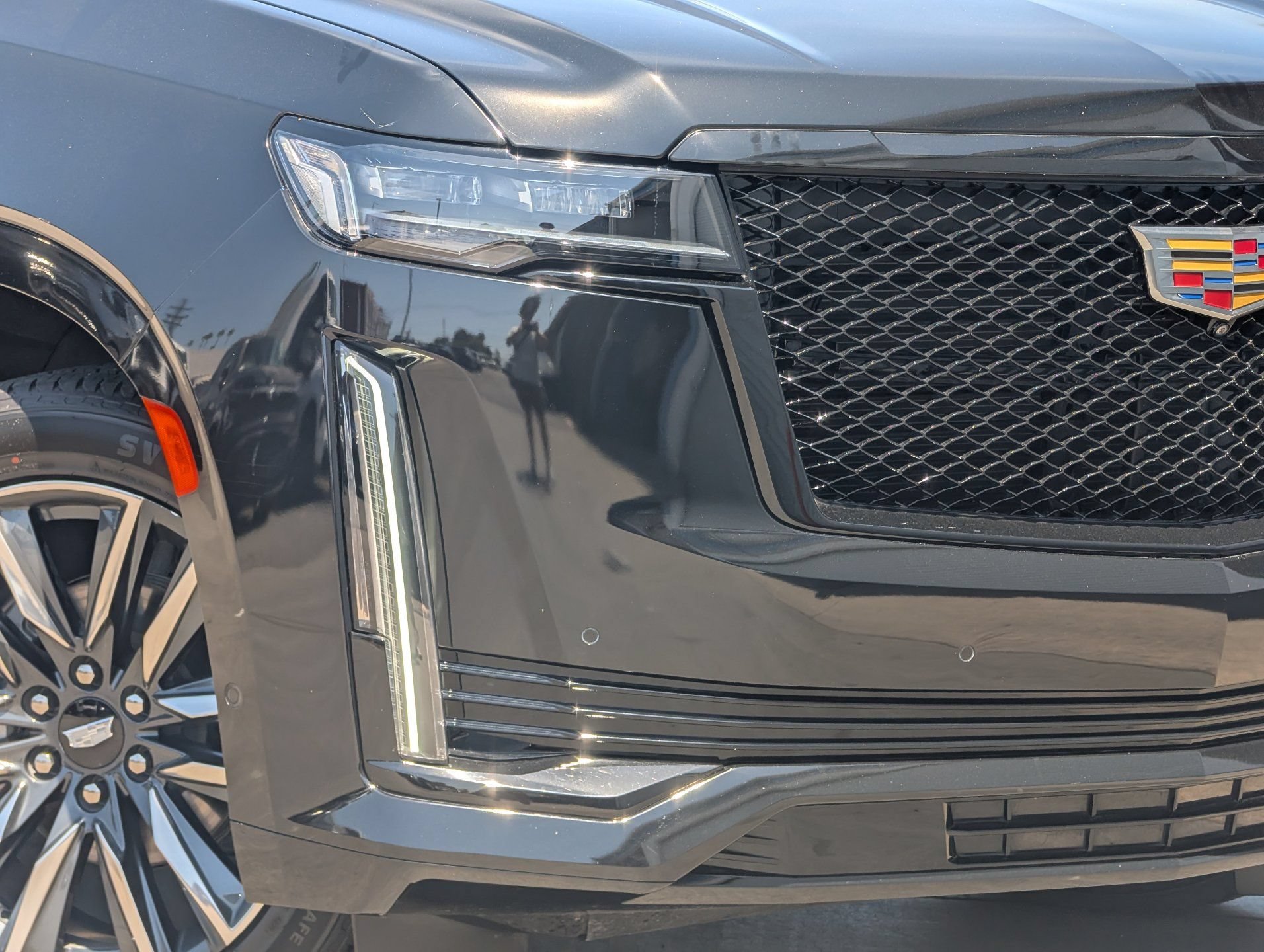 Used 2023 Cadillac Escalade ESV Sport w/ Touring Package AWD/4WD image 3