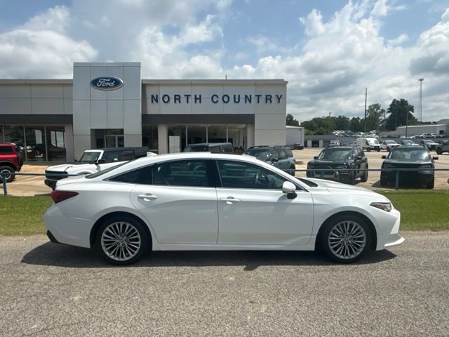 Used 2019 Toyota Avalon Limited FWD image 1