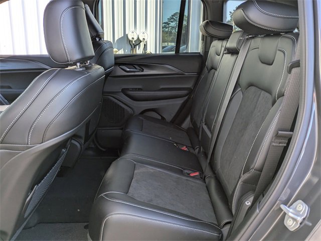 New 2025 Jeep Grand Cherokee Altitude image 15