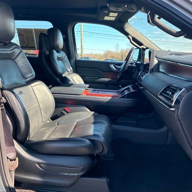 Used 2023 Lincoln Navigator Reserve image 6