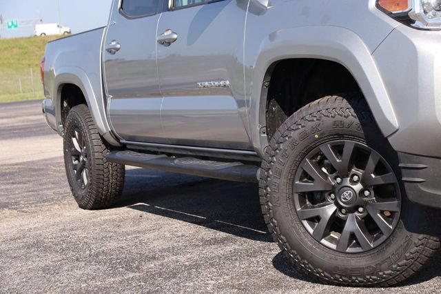 Used 2023 Toyota Tacoma SR5 AWD/4WD image 3
