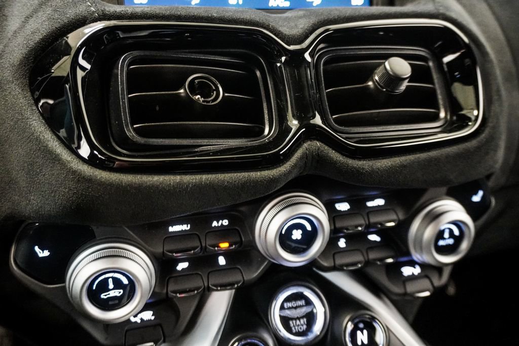 Used 2019 Aston Martin V8 Vantage Coupe image 18