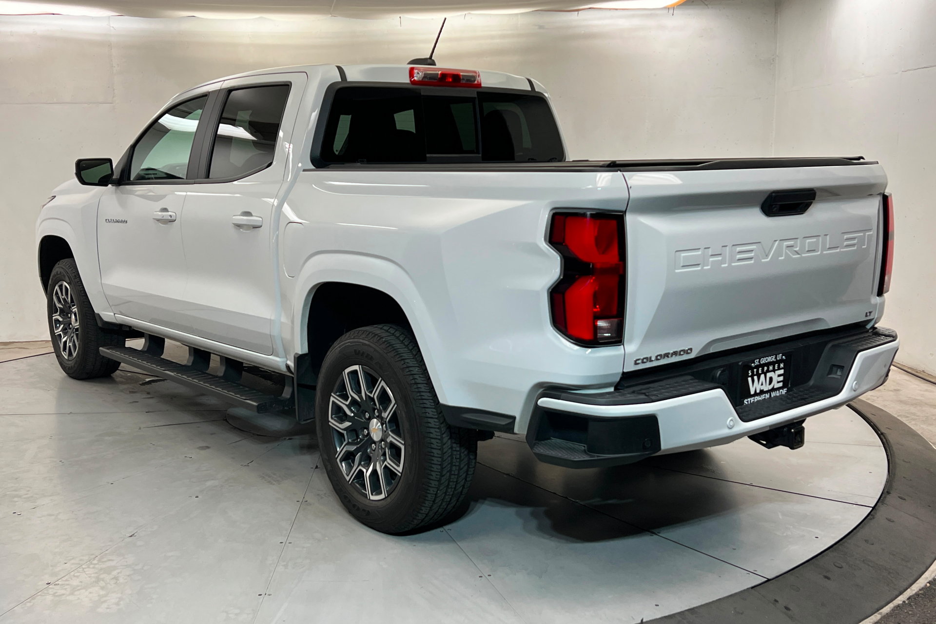 Used 2024 Chevrolet Colorado LT w/ LT Convenience Package III RWD image 3