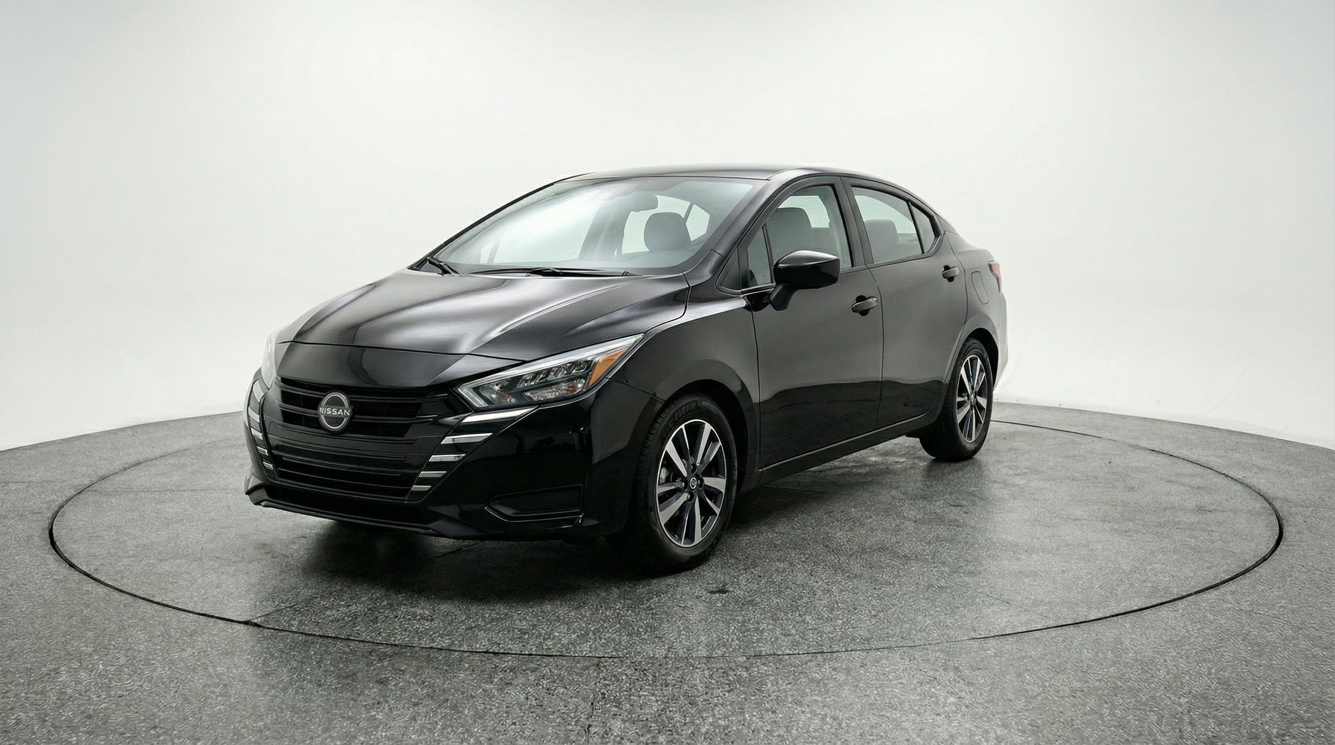 Used 2025 Nissan Versa SV image 3