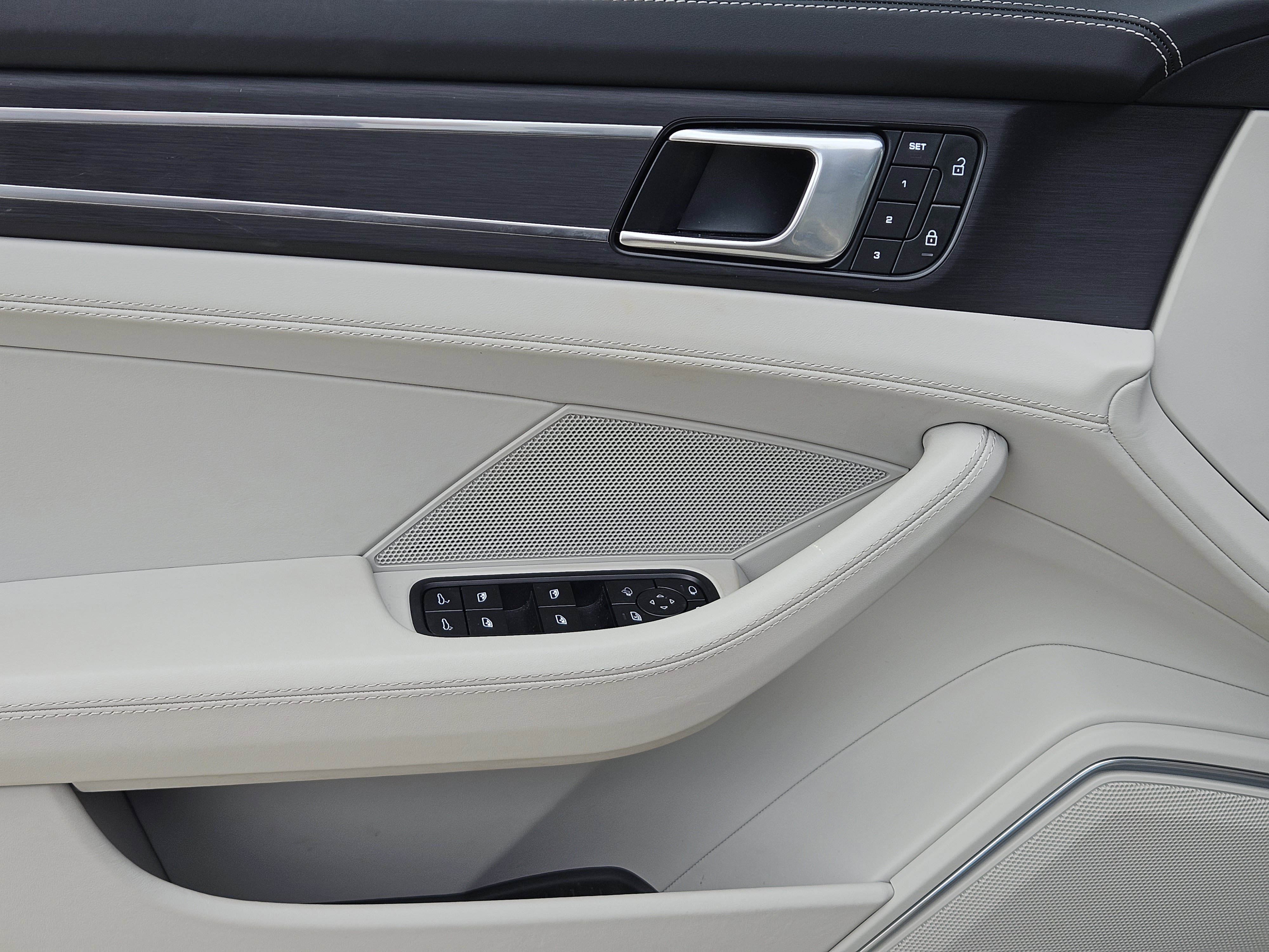 Certified 2023 Porsche Panamera 4 Platinum Edition AWD/4WD image 22
