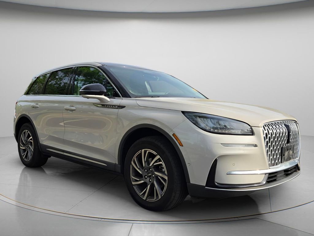 Used 2023 Lincoln Corsair AWD w/ Equipment Group 102A image 4