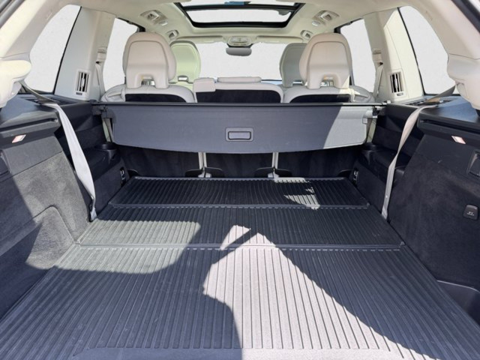 Used 2024 Volvo XC90 T8 Ultimate w/ Protection Package Premier AWD/4WD image 19