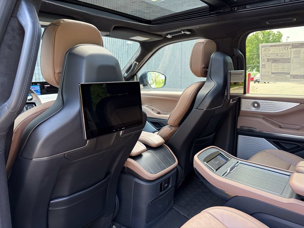 New 2027 Lincoln Navigator Black Label AWD/4WD image 22