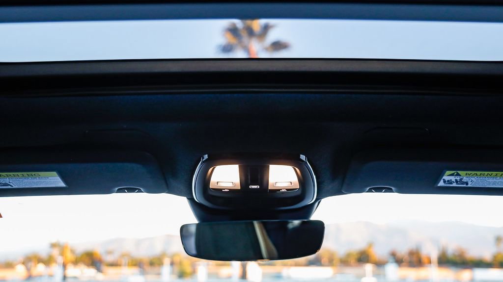 Used 2021 Volvo XC40 P8 Recharge image 17