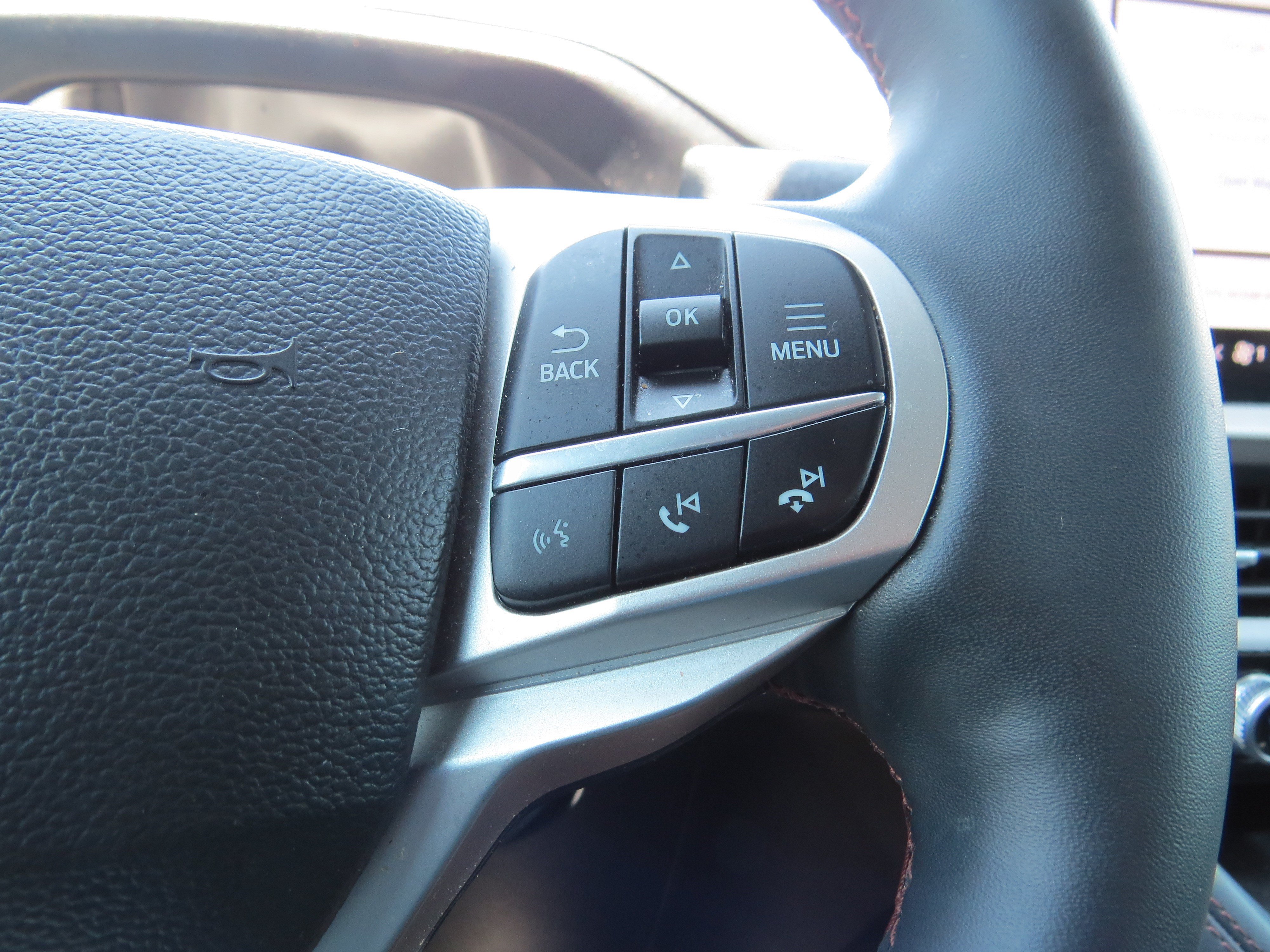 Used 2025 Ford Explorer Active RWD image 19