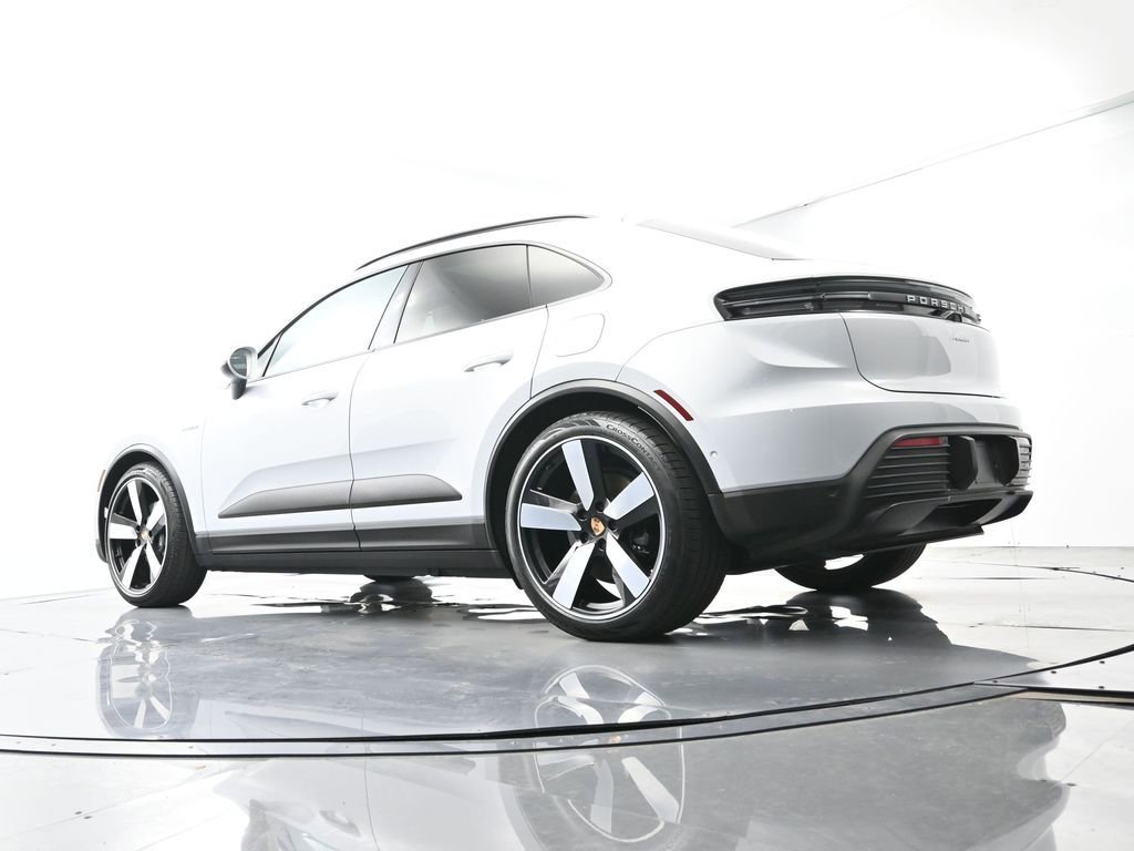 Certified 2025 Porsche Macan Electric image 48