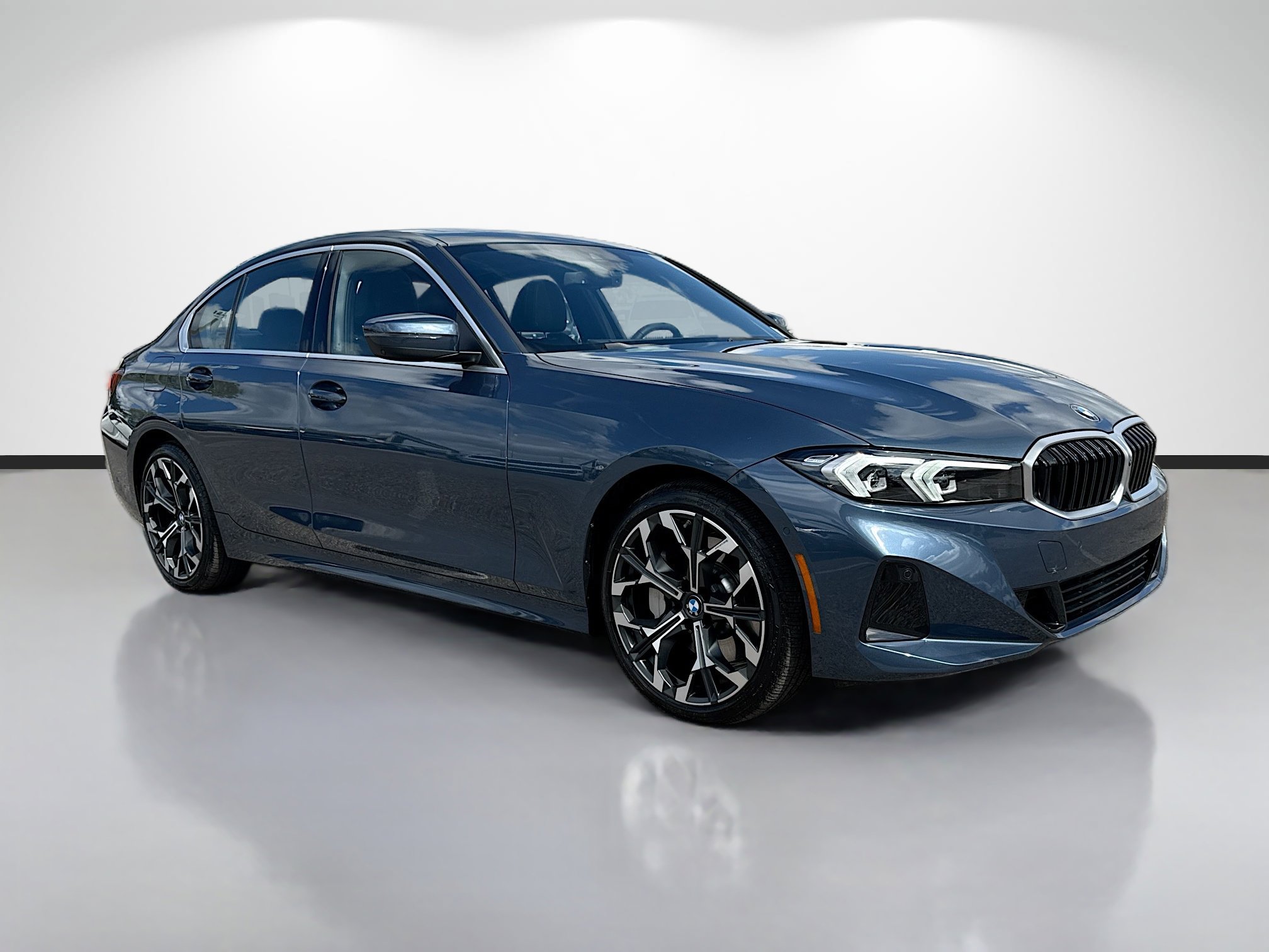 Used 2025 BMW 330i Sedan image 1