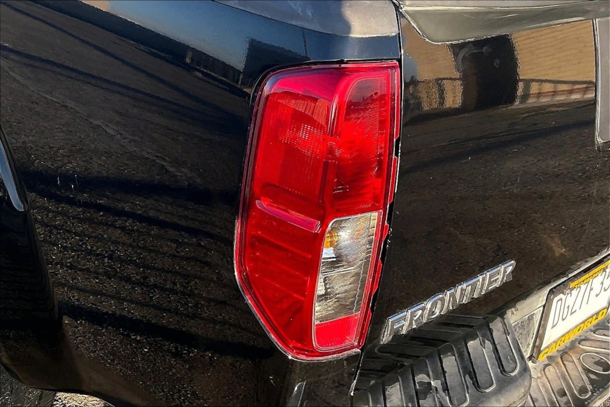 Used 2018 Nissan Frontier SV RWD image 29
