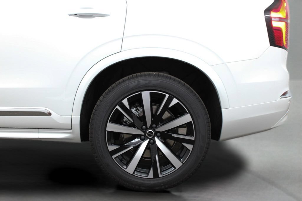 New 2026 Volvo XC90 B5 Core AWD/4WD image 8
