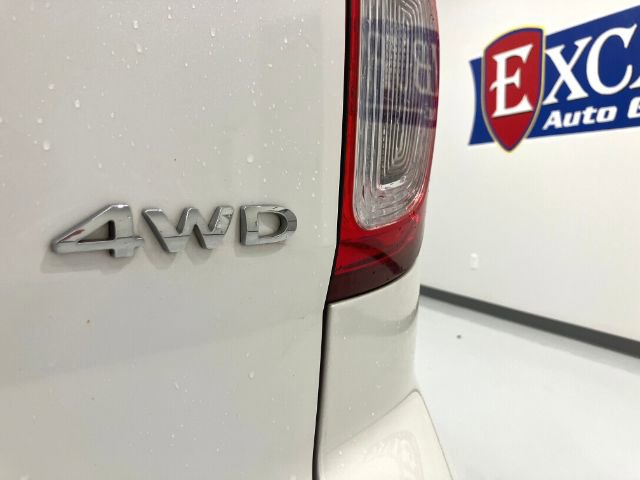 Used 2014 Ford Explorer XLT w/ Equipment Group 201A AWD/4WD image 18