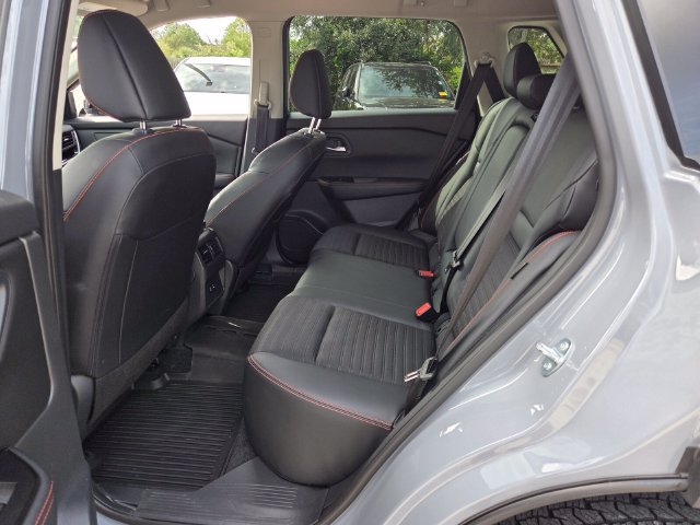Used 2025 Nissan Rogue SV AWD/4WD image 12