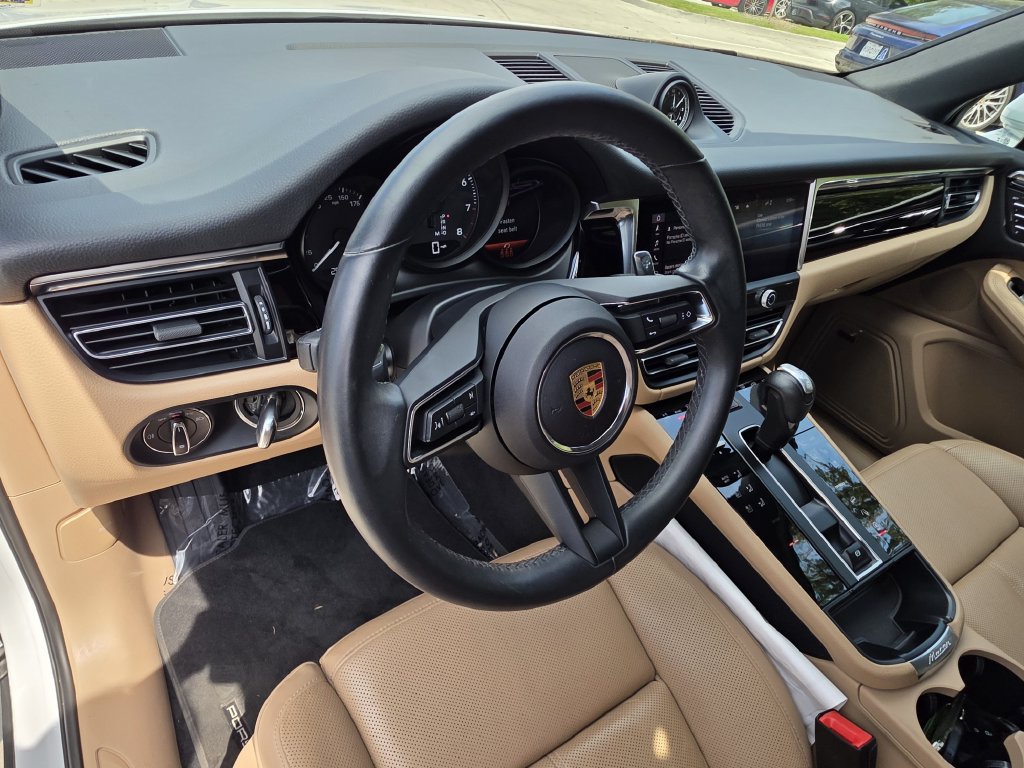 Certified 2024 Porsche Macan Turbo AWD/4WD image 4
