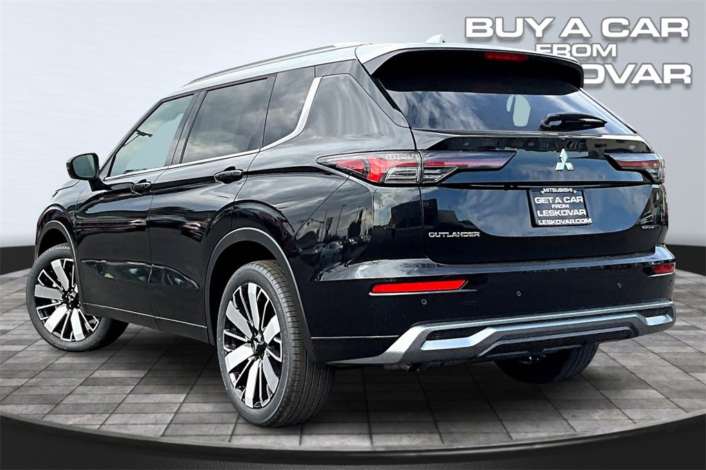 New 2025 Mitsubishi Outlander AWD image 3